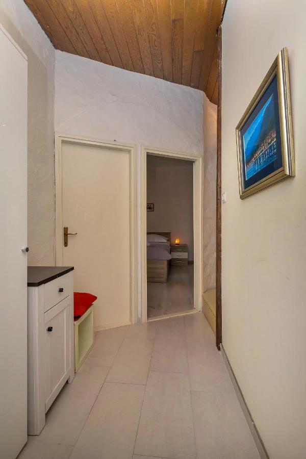 מאקרסקה Apartman Montana, Town Centre מראה חיצוני תמונה